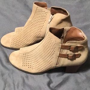 Vionic booties